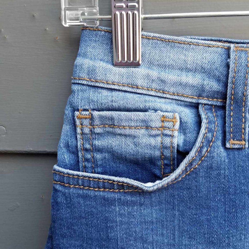 Vibrant Distressed Jean Shorts size Small - Picture 10 of 10